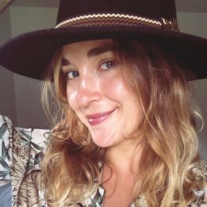 Meet your Posher, Cara